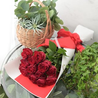 バレンタインデー用12本のバラの花束